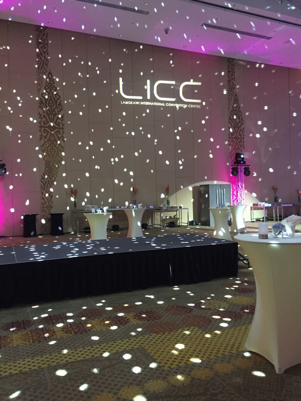 Starlight ceiling effect across convention hall